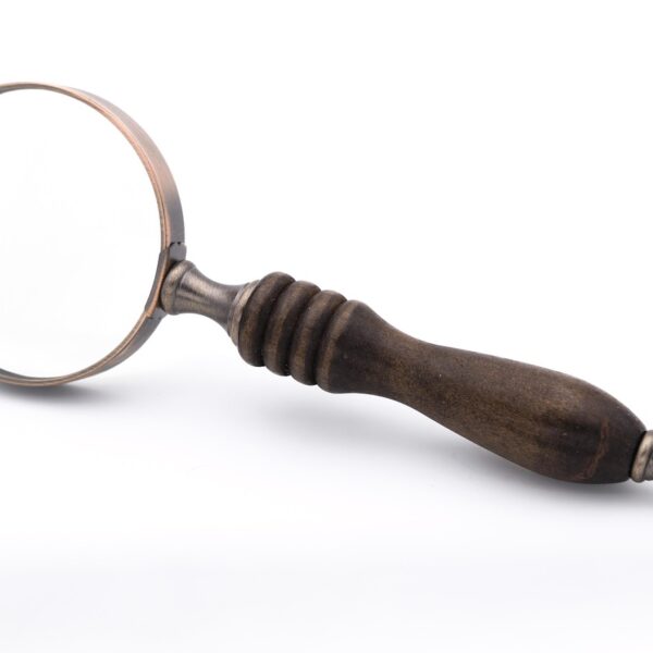 Lupa detektywistyczna – symbol agencji Różowa Lupa